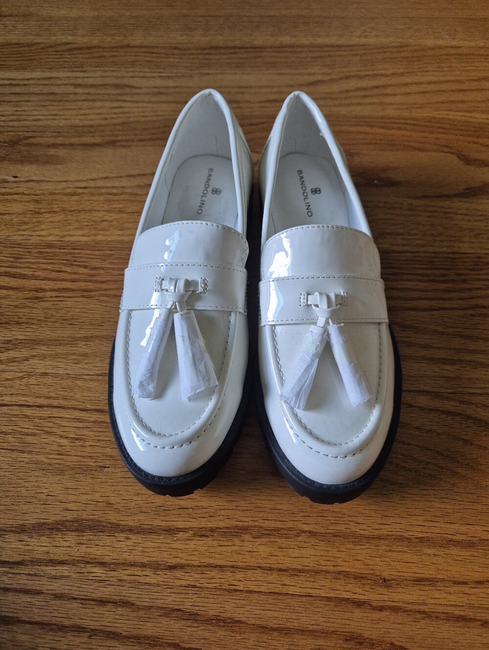 Bandolino White Patent Tassel Loafers, size 6,5 NWOB